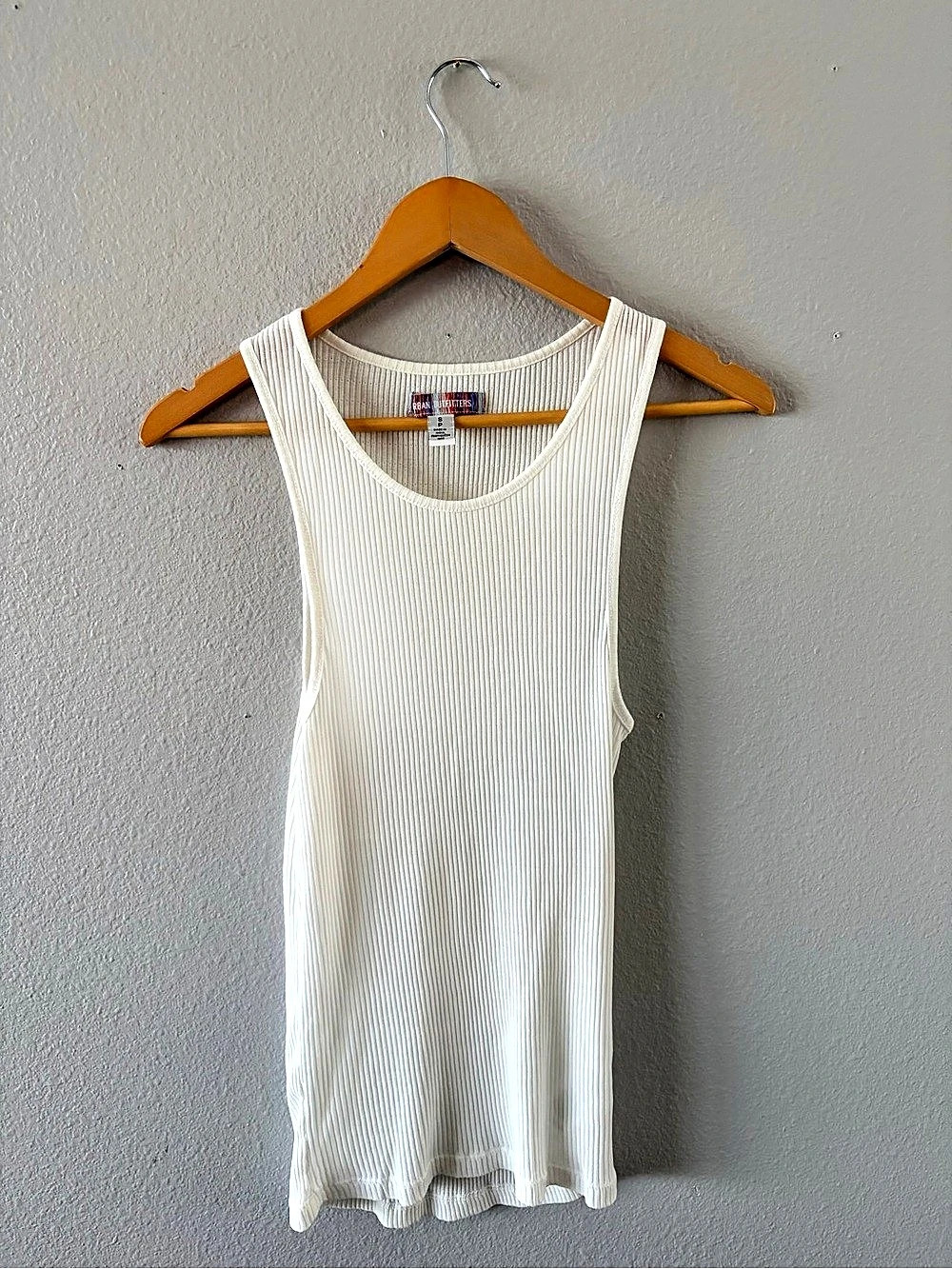 Urban outfitters Ribbed Tank Top in White Size Medium Like New